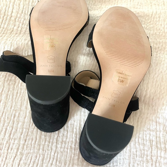 NIB Ann Taylor Tyler Wavy Suede Block Heel Sandals - Picture 7 of 8